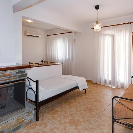 Michalis House Никити