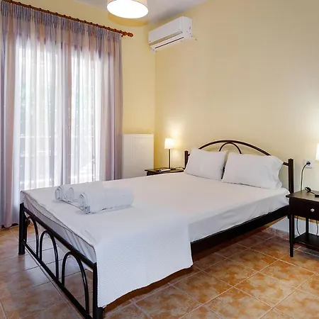 Michalis House Апартаменты Никити